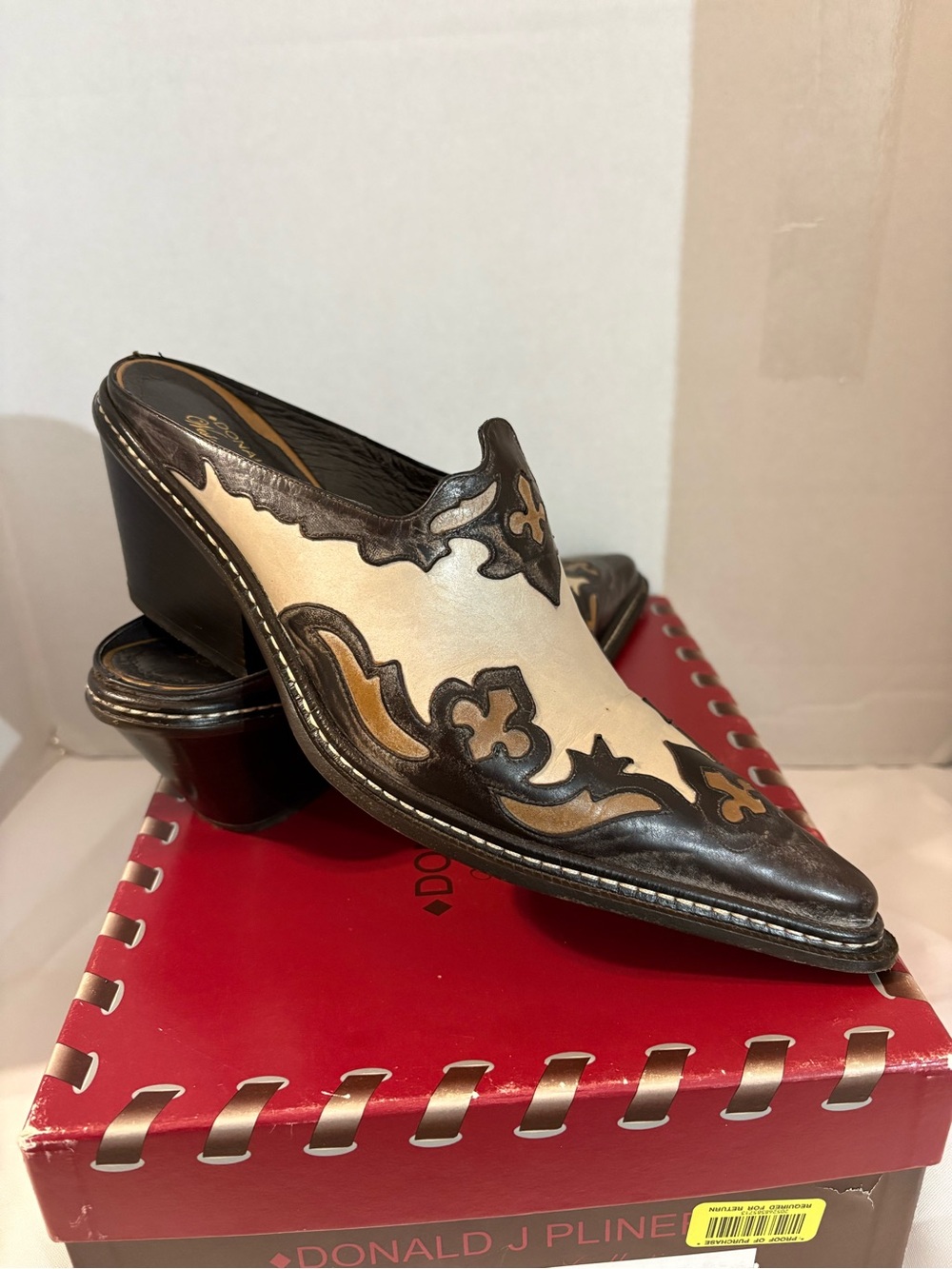 Donald J. Pliner women’s 8M Brown Cream Leather Mule shoe Couture pointed toe